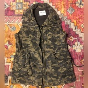 Velvet by Graham and Spencer Camo Vest. Excellent Condition.